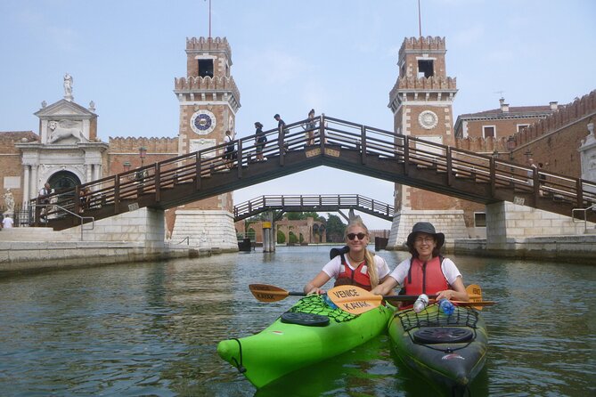 2 Hour Venice Canal Kayak Tour - Premium experience by day - Getting set up: tutorial, gear, and the first minutes on water