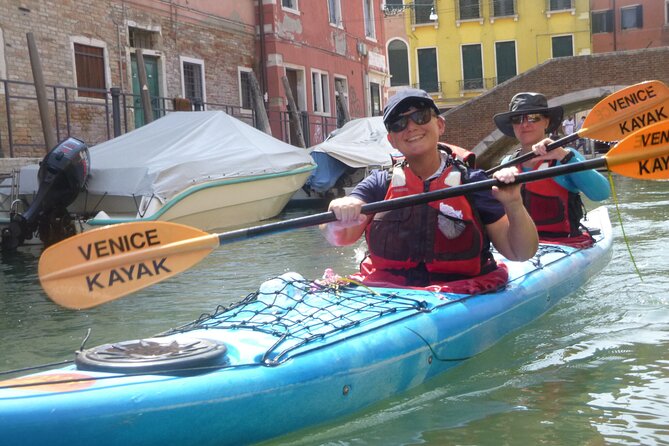 2 Hour Venice Canal Kayak Tour - Premium experience by day - Boat traffic and tight turns: what to expect and how to handle it