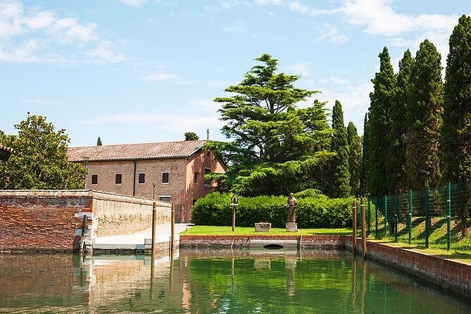 4 hours Private Boat Tour to Murano, Burano with local real guide - Where this tour fits in Venice time (and why the boat matters)
