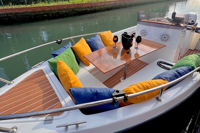 4 hours Private Boat Tour to Murano, Burano with local real guide - The Davide factor: how the day stays on track