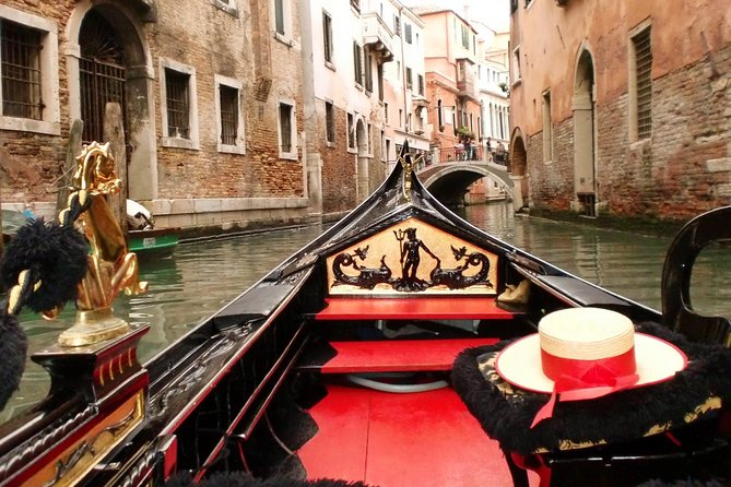 45-Minute or 1-hour Private Gondola Ride from Rialto - The “Rialto gondola” angle: why this 45 minutes feels different