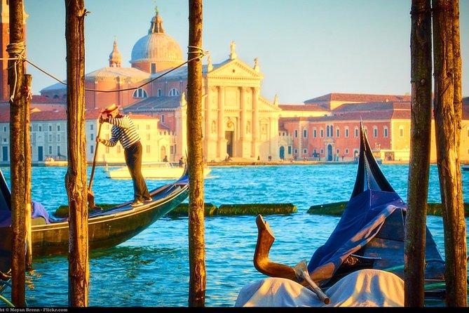 45-Minute or 1-hour Private Gondola Ride from Rialto - Rialto Bridge stop: best photos, best perspective, and what’s nearby