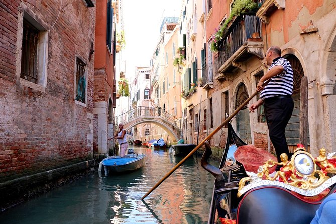 45-Minute or 1-hour Private Gondola Ride from Rialto - Comfort and small-group planning for couples and families