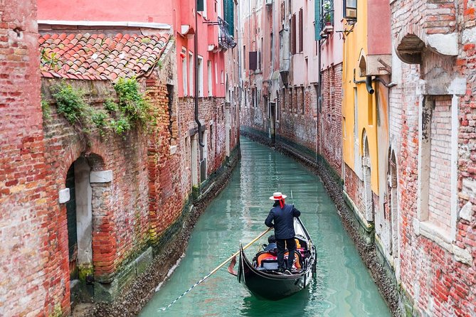 45-Minute or 1-hour Private Gondola Ride from Rialto - Meeting point at Riva del Carbon: central, but plan for crowds