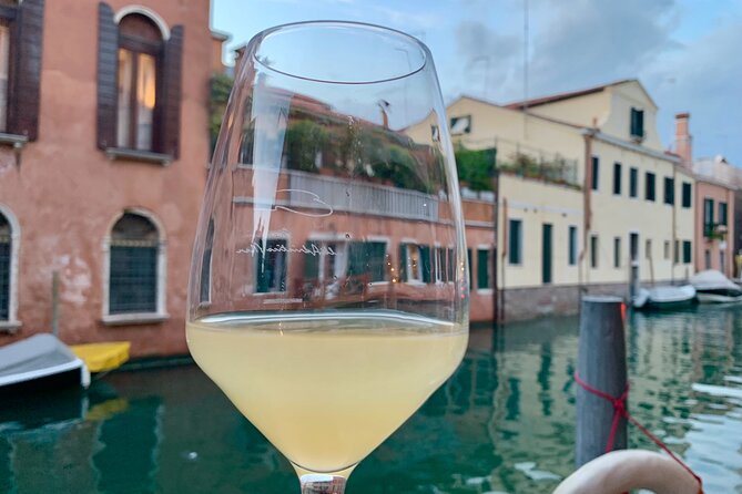 A Venetian Evening: Wine Tasting and Cicchetti with a Local Guide - Venice Wine and Cicchetti at Night: The Simple Idea That Works