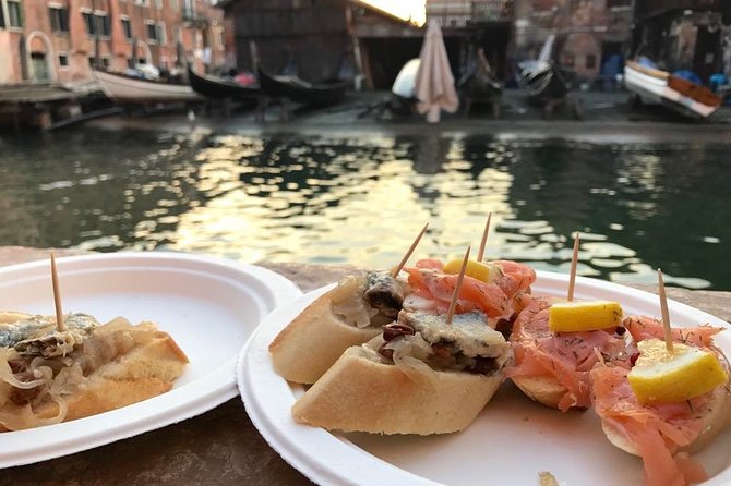 A Venetian Evening: Wine Tasting and Cicchetti with a Local Guide - Campo dei Frari: local wine bars and the aperitivo logic