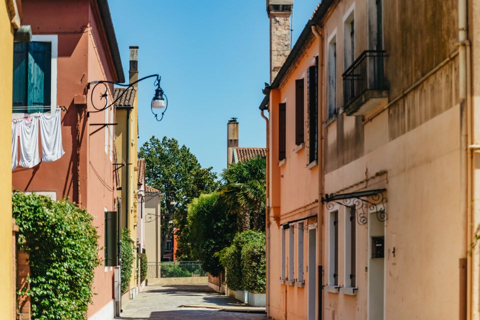 Boat Trip: Glimpse of Murano, Torcello & Burano Islands - Burano: color, lace traditions, and a food break that actually helps