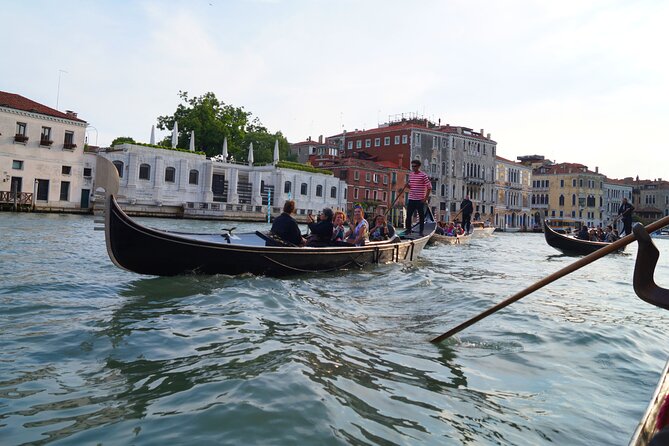 Charming Gondola Ride on the Grand Canal & Gondola Gallery™ - Gondola Gallery and VR: Why This Stop Can Improve Your Ride