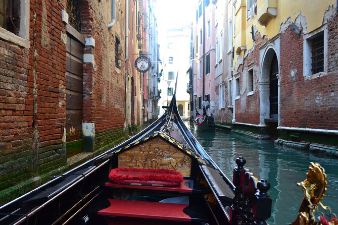 Charming Gondola Ride on the Grand Canal & Gondola Gallery™ - Seating, Photos, and the Shared Ride Reality
