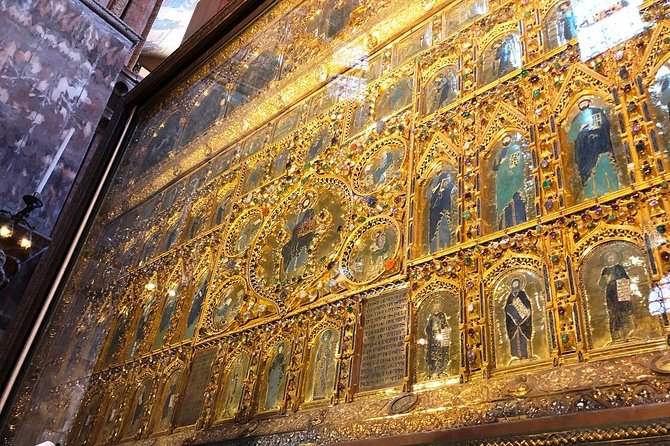 Gondola Ride and St Mark's Basilica Tour - Shared gondola reality: seats, silence, and the pace of the route