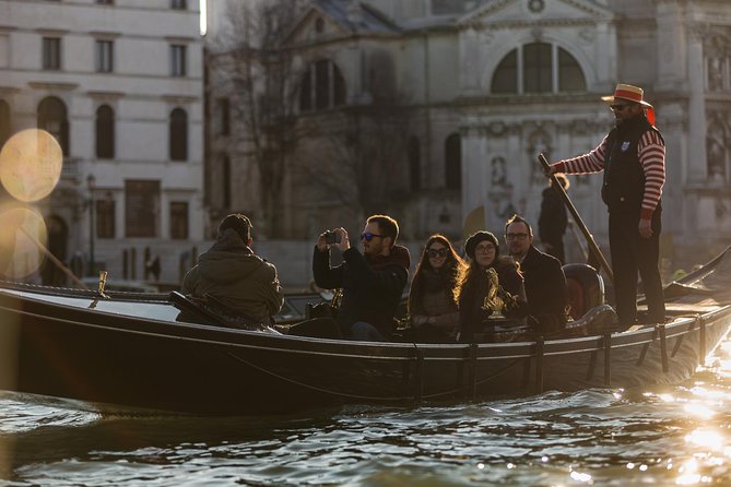 Grand Canal Gondola Experience with Live Commentary™ - Who should book this gondola experience, and who should skip