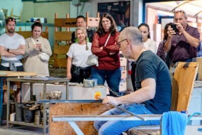 Half Day Murano and Burano Island Tour by Private Boat - Isola di Murano: watching glassblowing in a working studio
