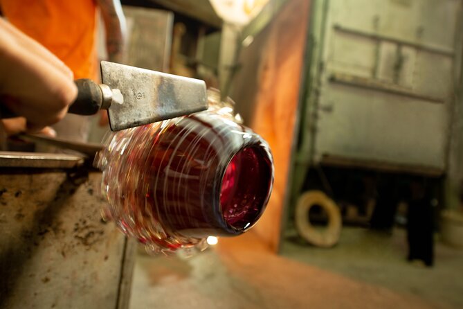 In-depth Guided Tour in a Real Murano Glass Factory - Inside Wave Murano Glass: tradition plus modern production
