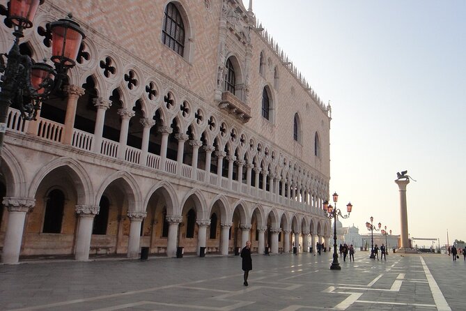 Kingly Venice: Doge Palace Ticket, Guided Tour & History Gallery - Bridge of Sighs and the prison story (including Casanova lore)