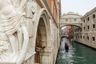 Legendary Venice: Doge's Palace, St Mark's & VIP Terrace Access - Doge’s Palace: power, art, prisoners, and the Bridge of Sighs