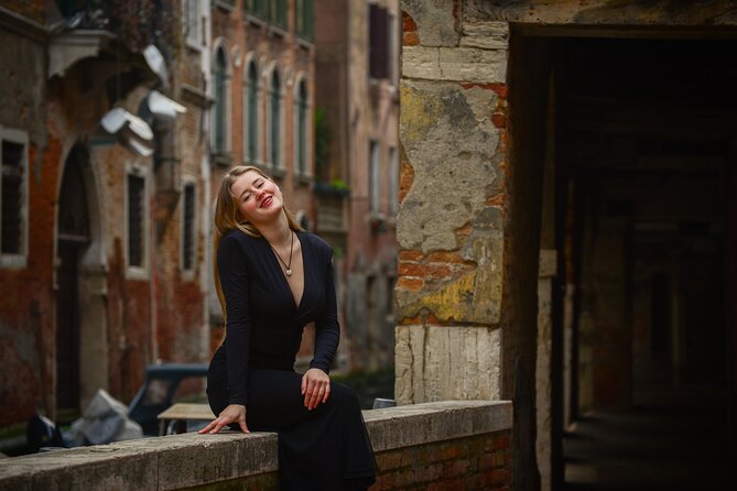 Luxurious Photoshoot in Venice - Rialto Bridge: icon photos without losing the human moment