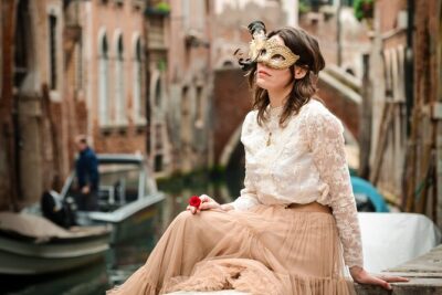 Luxurious Photoshoot in Venice - Meet up at Ponte di Rialto and get into photo mode