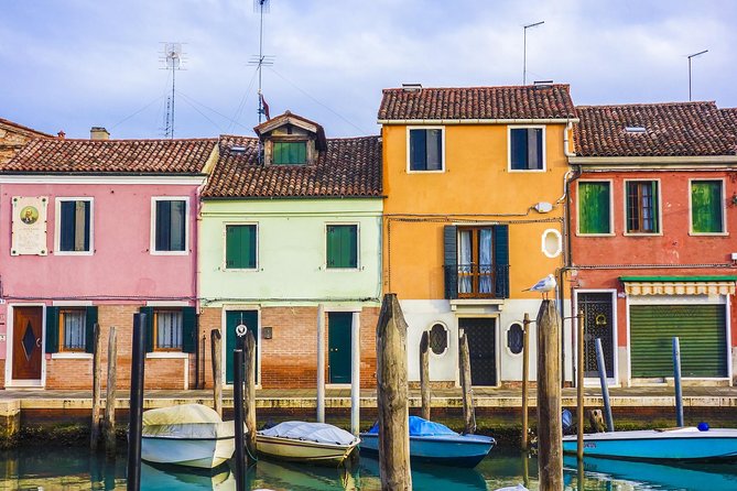 Murano and Burano Islands Semi-Independent Tour - Burano in 60 minutes: photos, canals, and where the hour goes