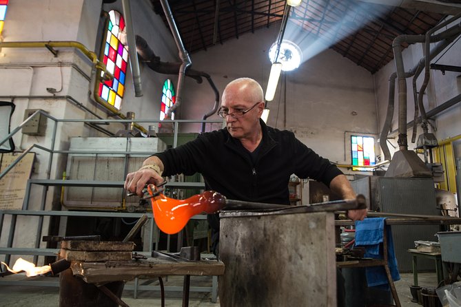 Murano by Private Watertaxi Including Glass Blowing Demo with Hotel Pickup - Showrooms and the 20% factory discount: buying without losing the day