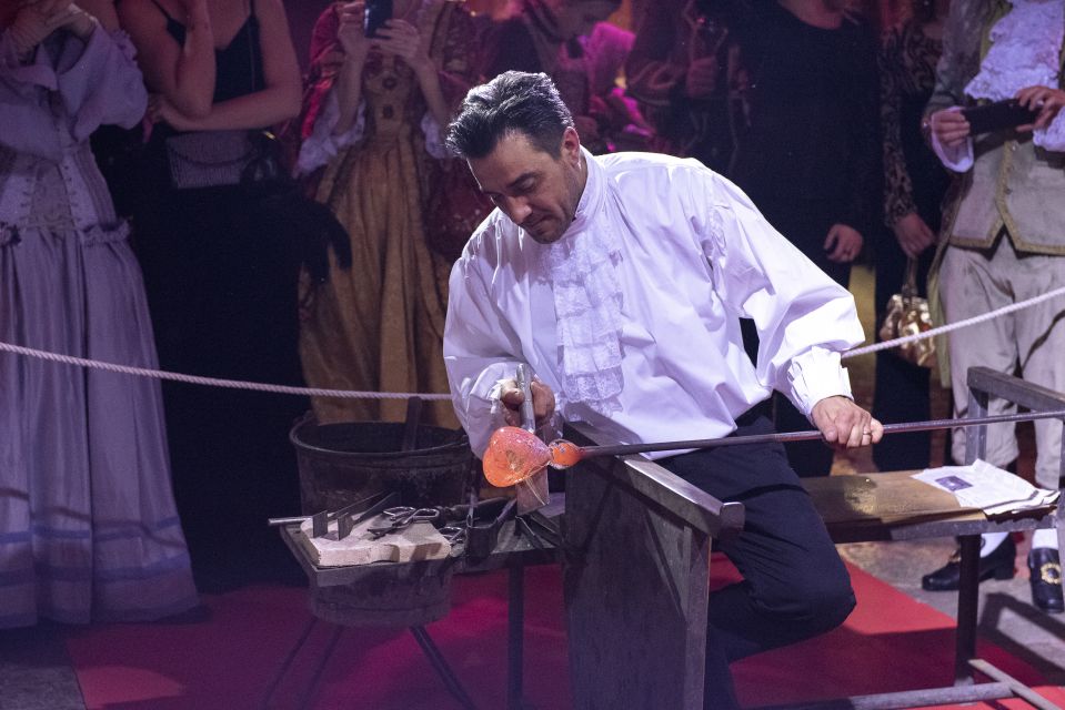 Murano: Glass Blowing Demonstration with Optional Drinks - Arriving at The Glass Cathedral: the easy Murano check-in