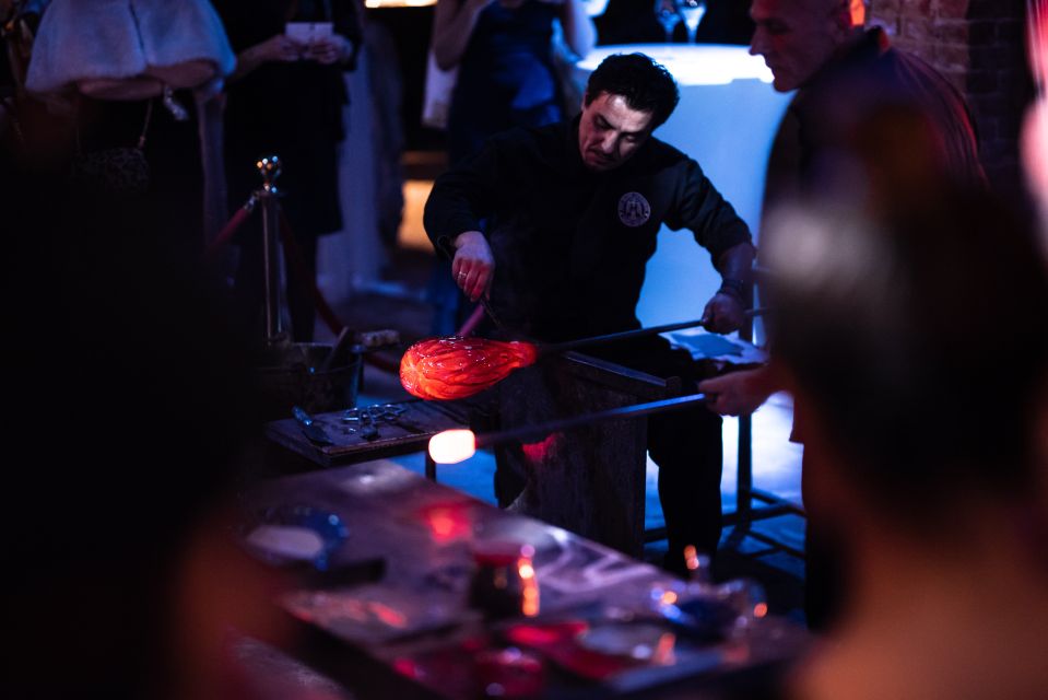 Murano: Glass Blowing Demonstration with Optional Drinks - Murano glass history without the lecture tone