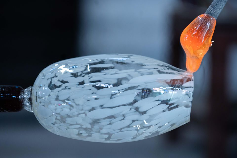 Murano: Glass Factory Experience with Tour and Demonstration - Murano glass in 20 minutes: what you actually get