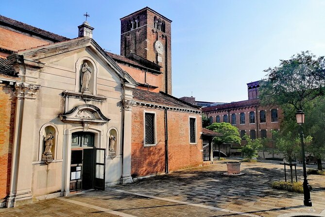 Off the Beaten Path Walk in Venice - Campo Santa Margherita and Campo San Barnaba: squares with real personalities