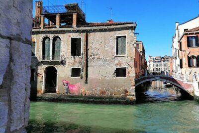 Off the Beaten Path Walk in Venice - Ca’ Foscari area and Venetian Gothic details along the Grand Canal