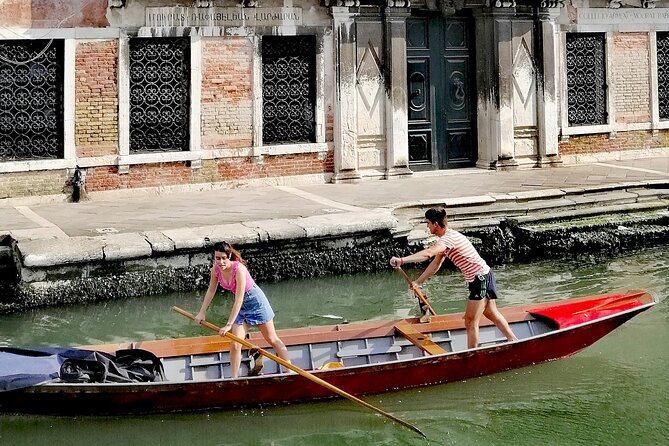 Off the Beaten Path Walk in Venice - Squero di San Trovaso: gondola craftsmanship in a real working setting