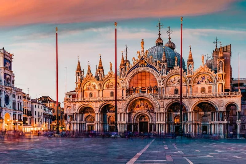 Priority Access St. Mark's Basilica Tour with Terrace Option - Meeting at Colonna di San Marco: the exact spot to find Crown Tours