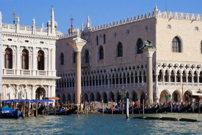 Private 3 hrs Venice Tour: St Mark's, Walking tour & Boat tour - Campo Santa Maria Formosa: A Short Stop With a Big Payoff