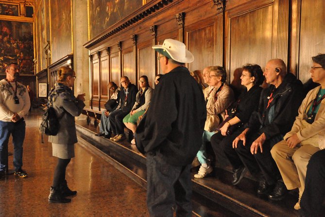 Private 4hrs Venice Tour: Doge's Palace, Grand Canal & St Mark's - Palazzo Ducale: power, prison stories, and the Bridge of Sighs effect