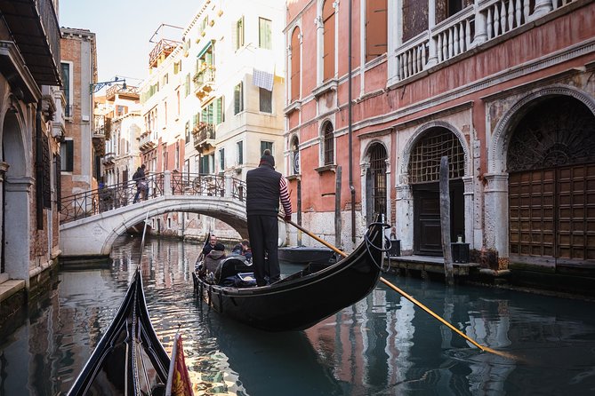 Private Crafted Gondola Ride on the Grand Canal - Comfort on the water: when chilly weather matters