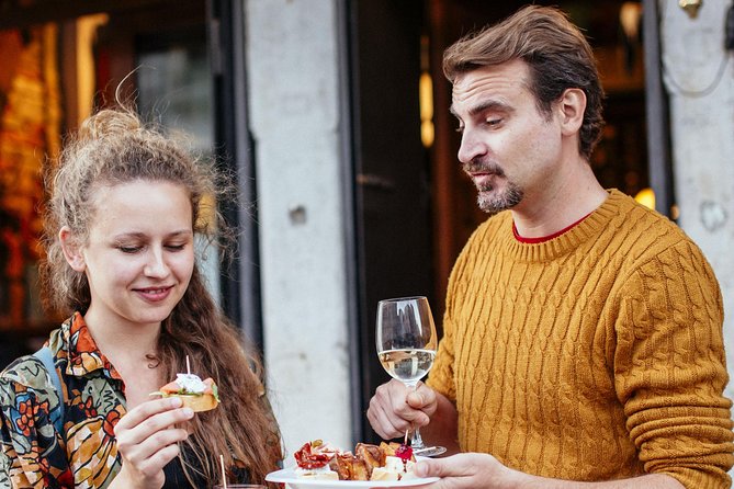 Private Drinks & Bites in Cannaregio Tour - Ponte de Chiodo: a small bridge with a big trivia fact
