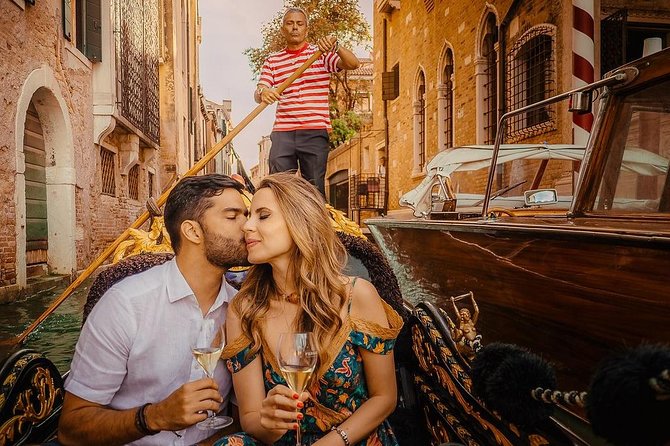 Private Photo Shoot in Venice with Gondola Ride - Price and Value for a Group of Up to 4