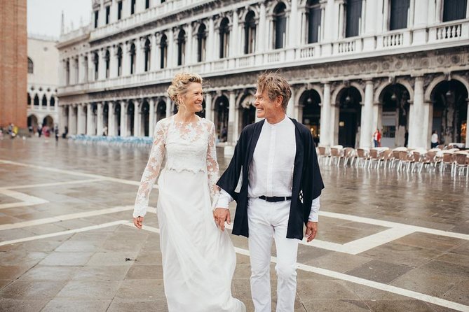 Private Photo Shoot in Venice with Gondola Ride Included - Teatro La Fenice to Canal Grande: Turning Land Photos Into Venice Atmosphere
