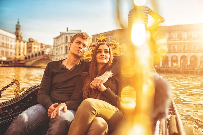 Private Photoshoot on Personal Gondola in Venice - Posing Advice That Helps You Look Natural (Not Like a Statue)