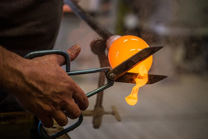 Private tour on Murano Island: discover the art of Artisanal Glassblowing - Getting there from Venice: the private water-taxi advantage