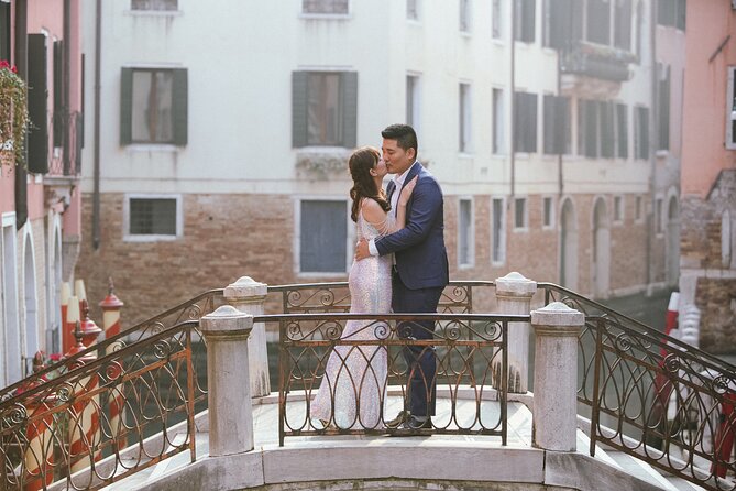 Professional Photoshoot in Venice - Poses, Candid Moments, and the Art of Looking Like Yourself