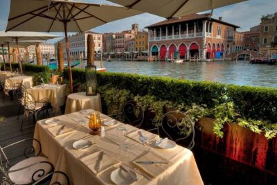Rialto Market Food and Wine Lunchtime Tour of Venice - Stop 1: Mercati di Rialto and the sights you smell before you see