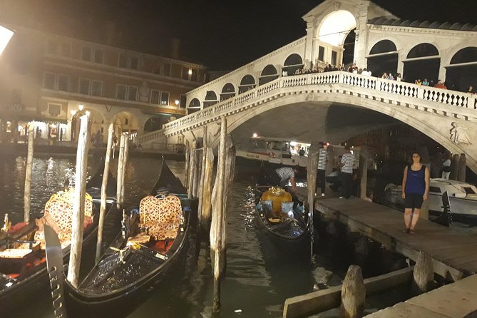 Rialto Market Food and Wine Lunchtime Tour of Venice - Stop 5: A Grand Canal walk that turns into a view break