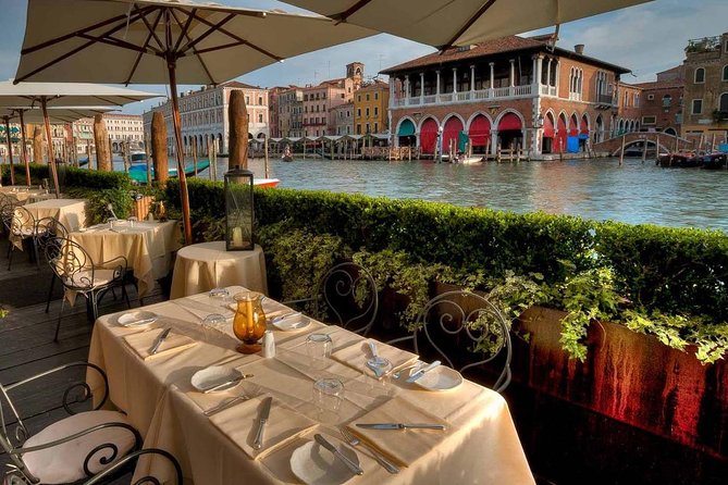 Rialto Market Food and Wine Lunchtime Tour of Venice - Stop 1: Mercati di Rialto and the sights you smell before you see