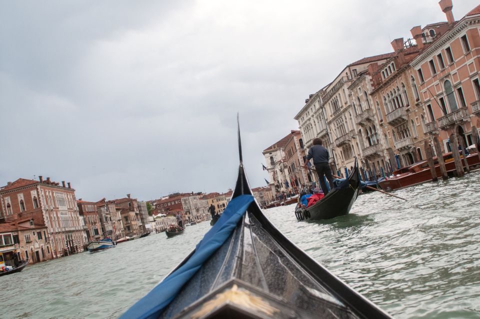 Secret Venice & Gondola Tour - Language options and fit: when to choose this tour