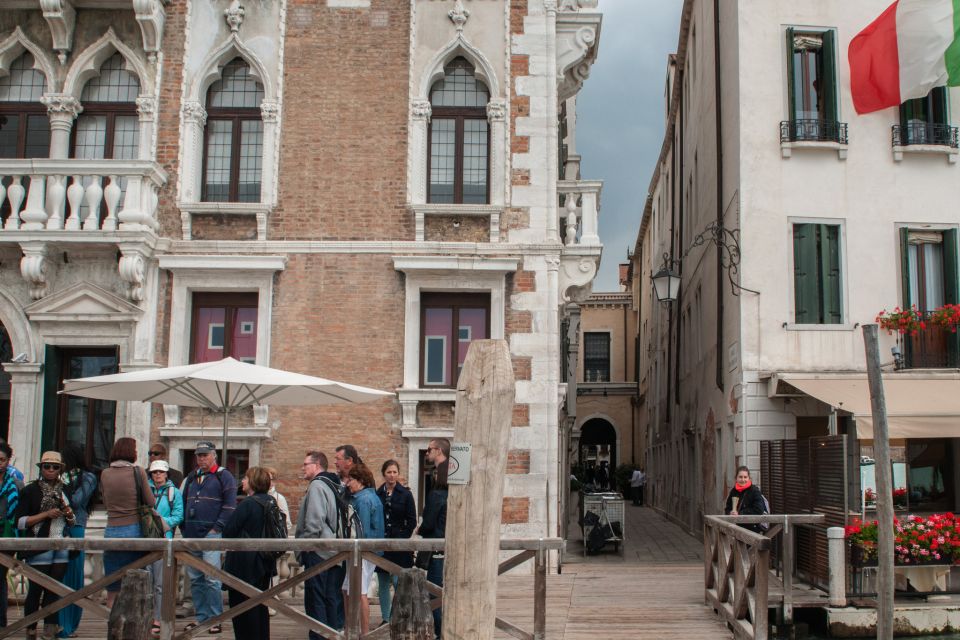 Secret Venice & Gondola Tour - The 90-minute walk: hidden piazzas that feel local