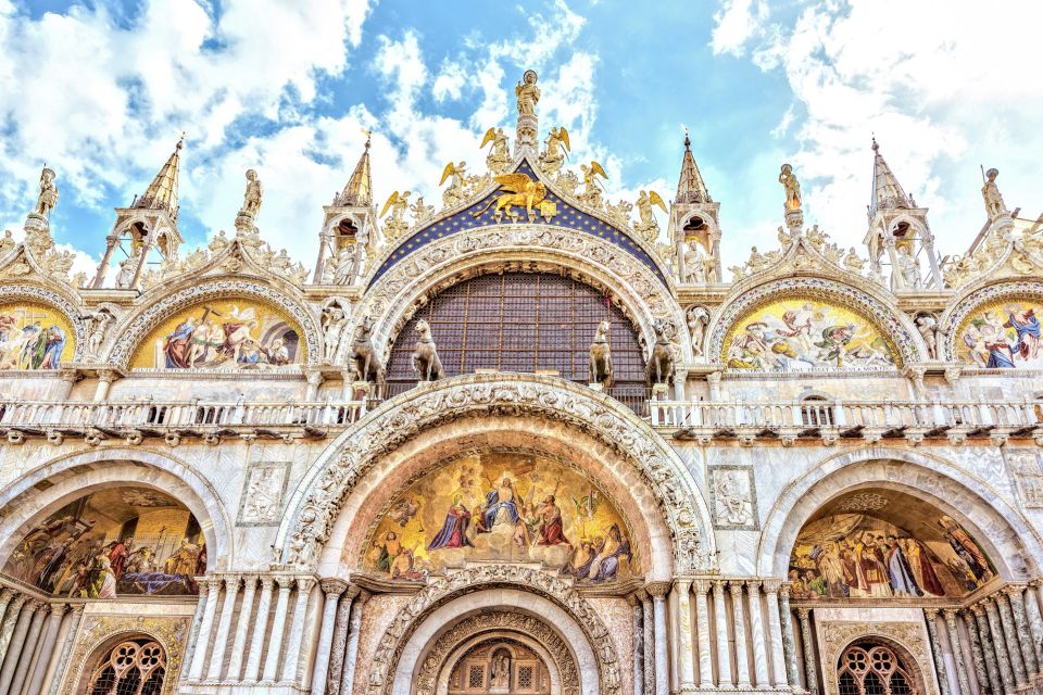 Skip-the-Line Guided Tour of Doge's Palace - Inside the palace: from ship-arrival grandeur to political power
