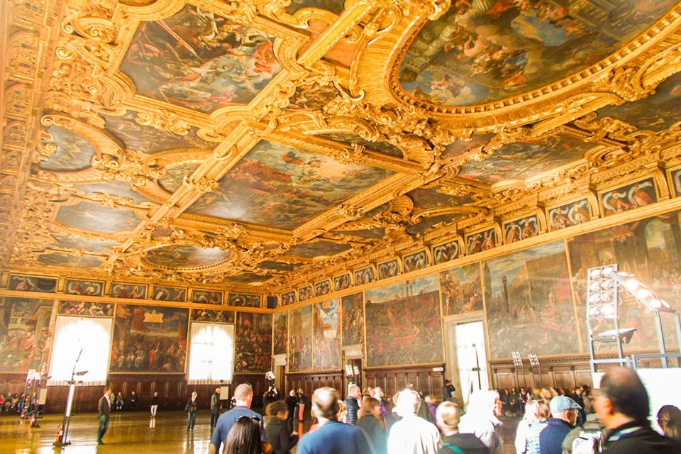 Skip-the-Line Guided Tour of Doge's Palace - Golden staircases and Byzantine-Oriental vibes you can spot