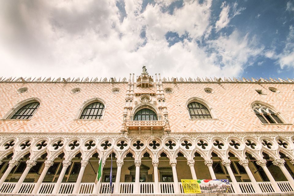 Skip-the-Line Guided Tour of Doge's Palace - From the royal side to the prison reality via the Bridge of Sighs