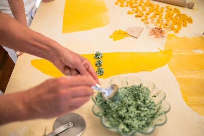 Small Group Pasta and Tiramisu Class at Local's Home in Venice - Finding your host’s home near Rialto without losing your mind