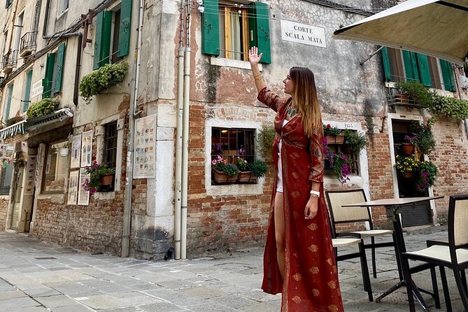 Small-Group Walking Tour of the Jewish Ghetto in Venice - The food-and-art moment: recipes, biscuits, and a creative layer