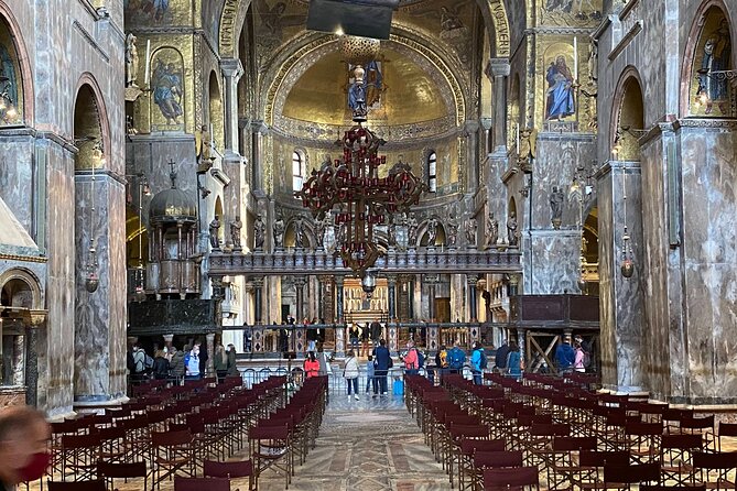 St. Mark's Cathedral Priority Guided Tour & History Gallery - Small Group Size: Faster Than the Chaos, But Still Not Instant